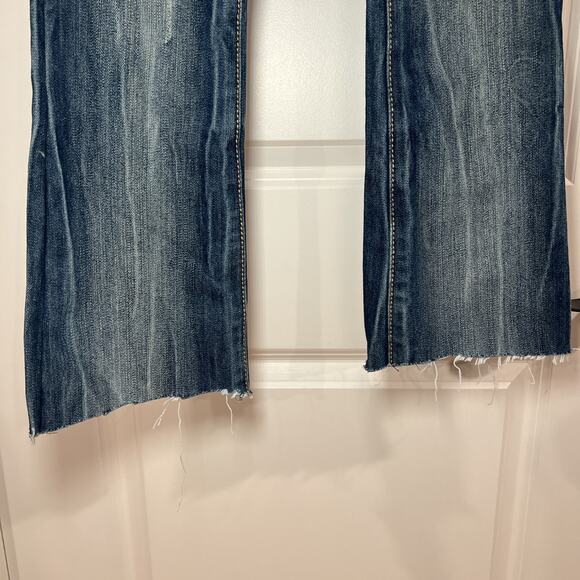 Almost Famous Denim Jeans Skinny Women’s Size 1 Blue Distressed Raw Hem - Picture 4 of 8